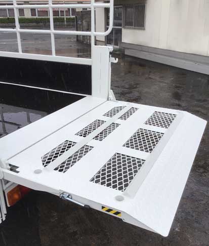 新明和カーゴ車用テールゲートリフター